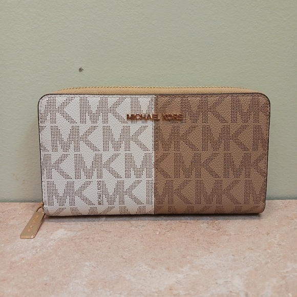 SALE 💖 NWOT Michael Kors Gold and Tan Monogram Wallet - Picture 1 of 2